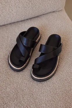 Armas Sandals (Black)