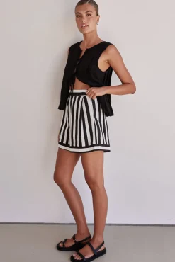 Everly Shorts (Black)