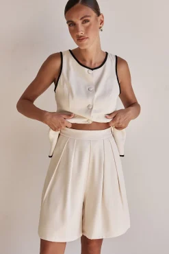 Leila Shorts (Beige)
